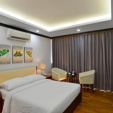 The Regency Hotel Баган Екстериор снимка