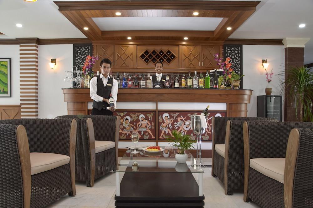 The Regency Hotel Баган Екстериор снимка