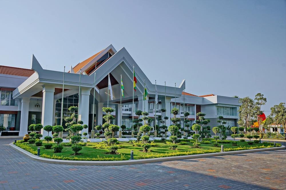The Regency Hotel Баган Екстериор снимка
