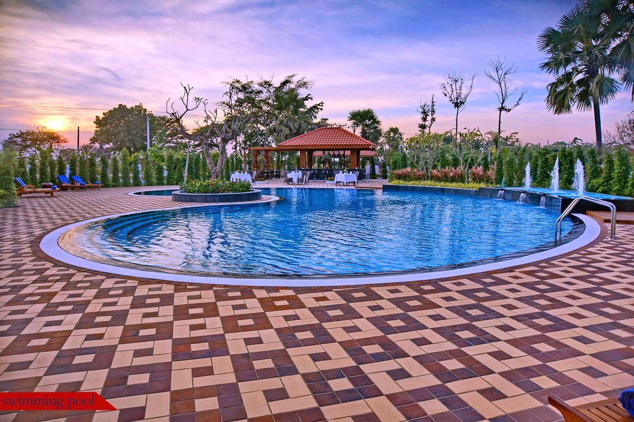 The Regency Hotel Баган Екстериор снимка