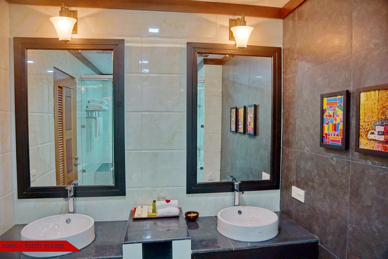 The Regency Hotel Баган Екстериор снимка