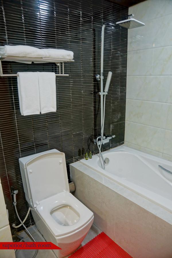 The Regency Hotel Баган Екстериор снимка