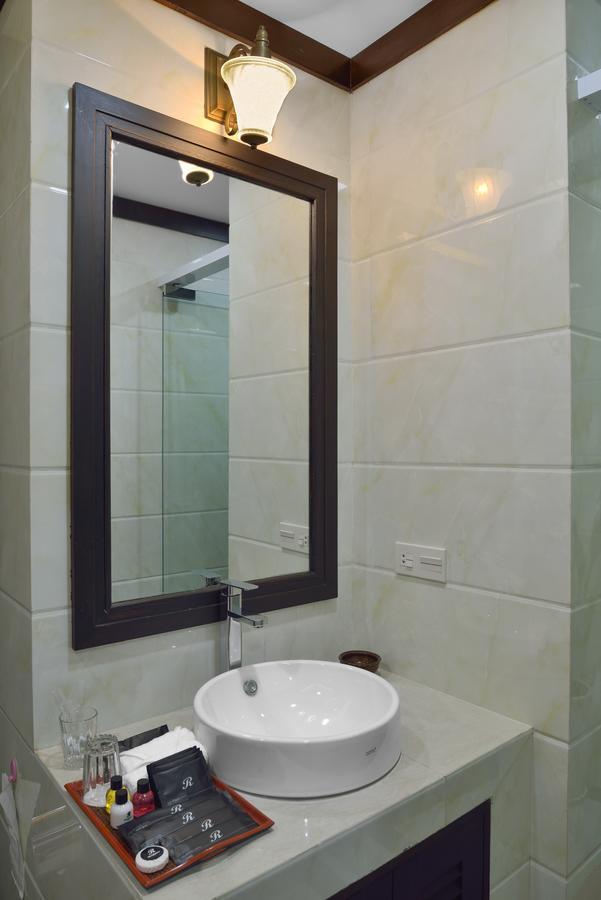 The Regency Hotel Баган Екстериор снимка