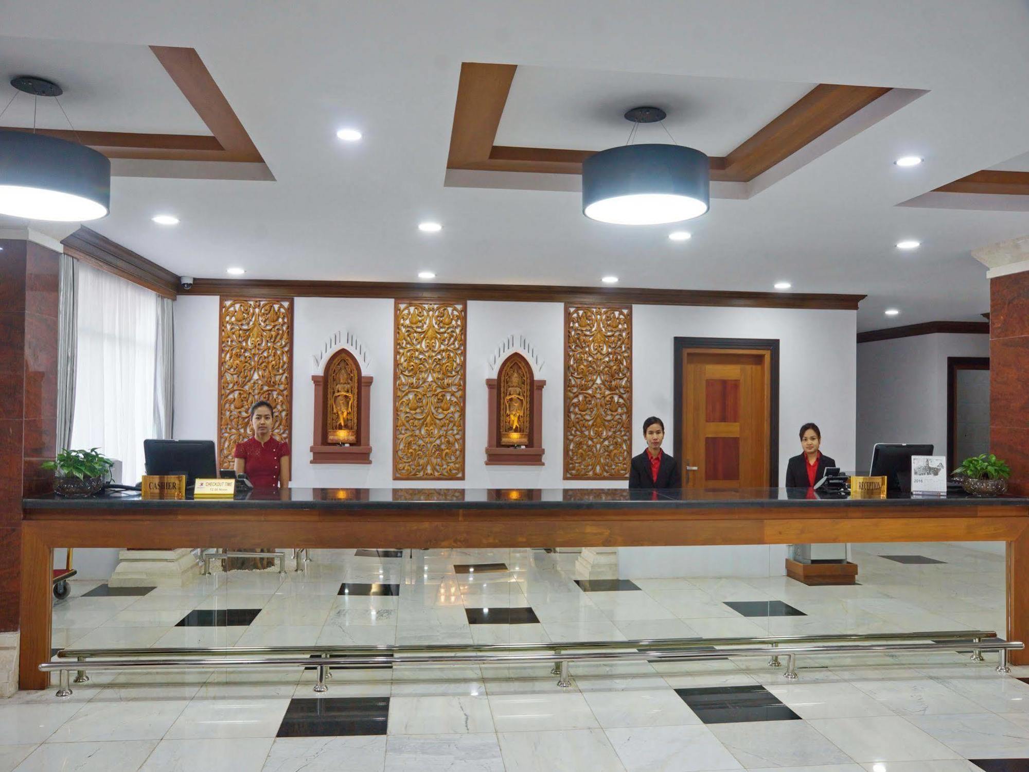 The Regency Hotel Баган Екстериор снимка