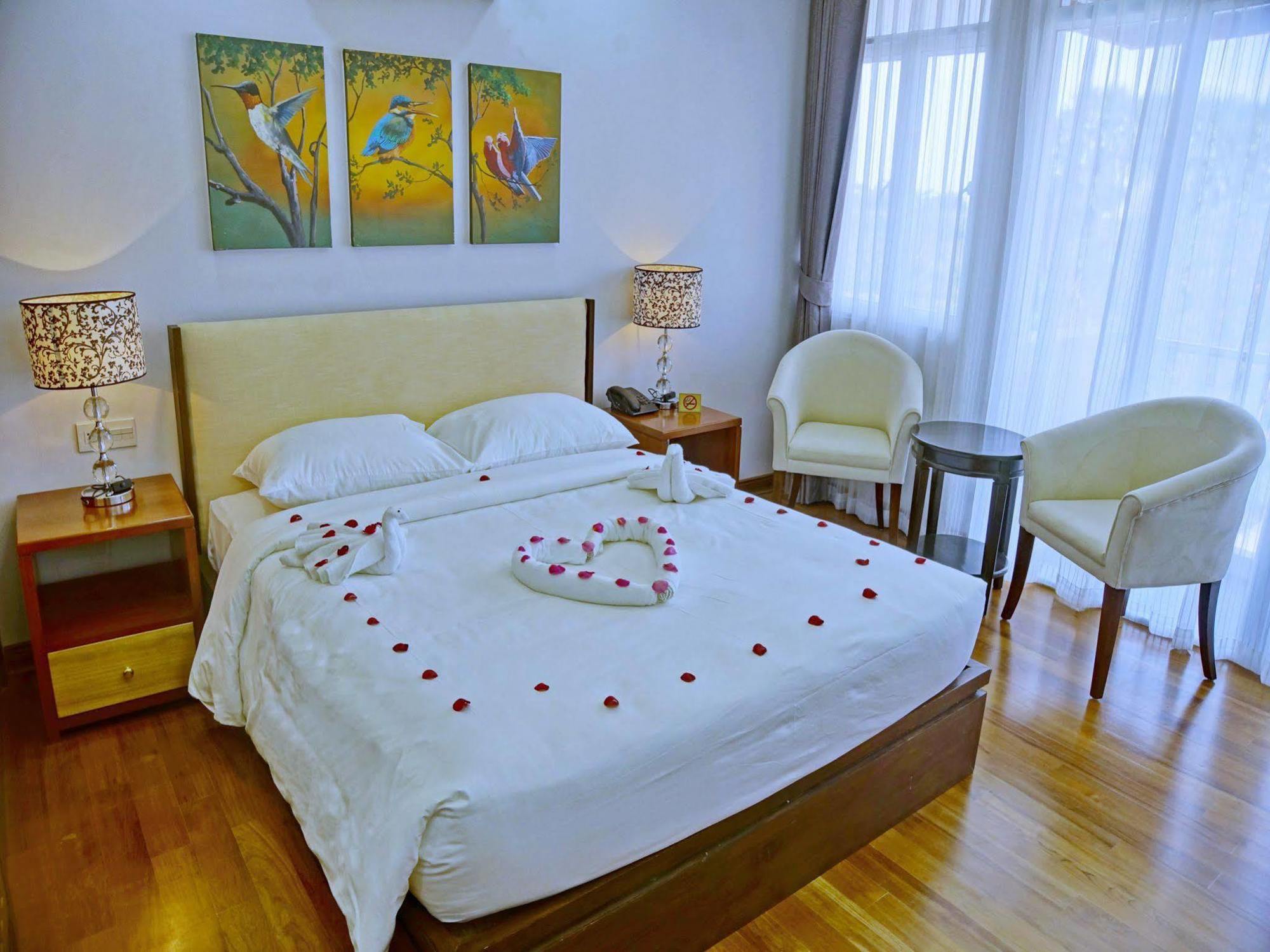 The Regency Hotel Баган Екстериор снимка