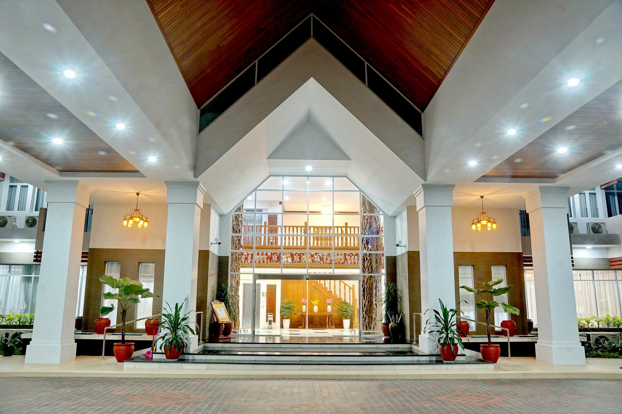 The Regency Hotel Баган Екстериор снимка
